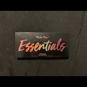 VIOLET VOSS Essentials Eyeshadow Palette